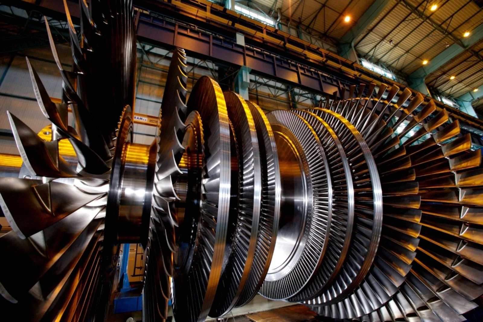 Industrial gas turbine — hot-corrosion environment